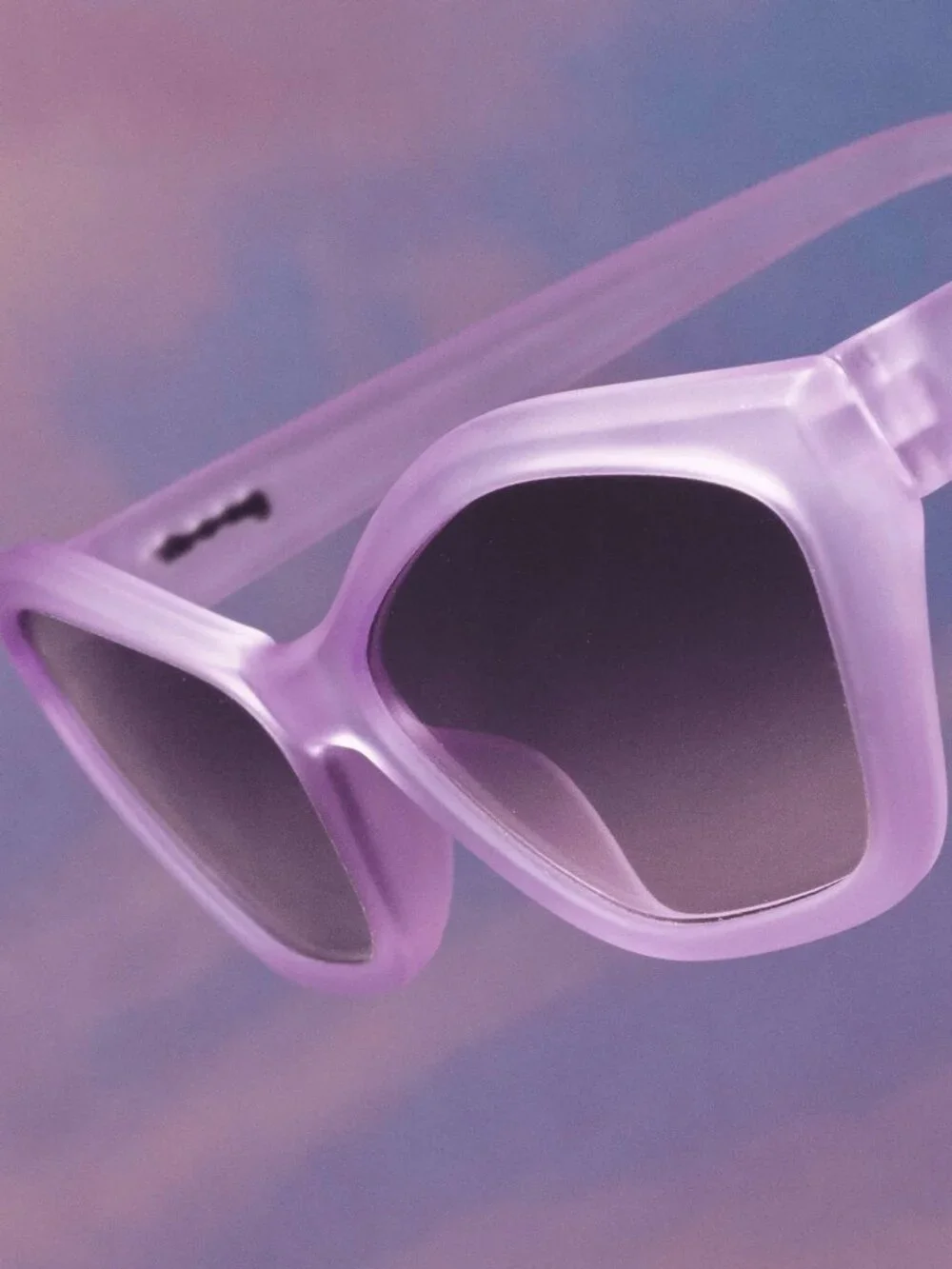 DECO G - Black Cherry Bombe Sunglasses - Picture 2 of 2